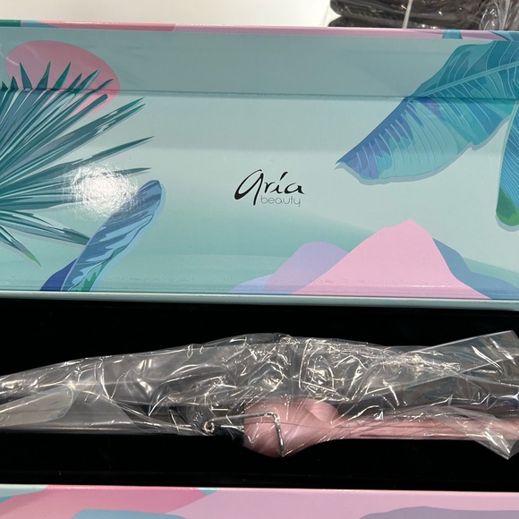 Aria rose gold curling iron - Picture 4 of 4